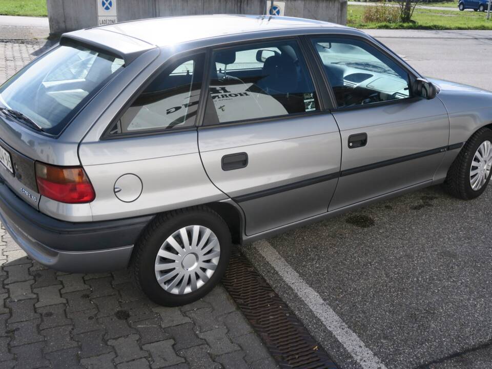 Bild 3/4 von Opel Astra 1.6i (1994)