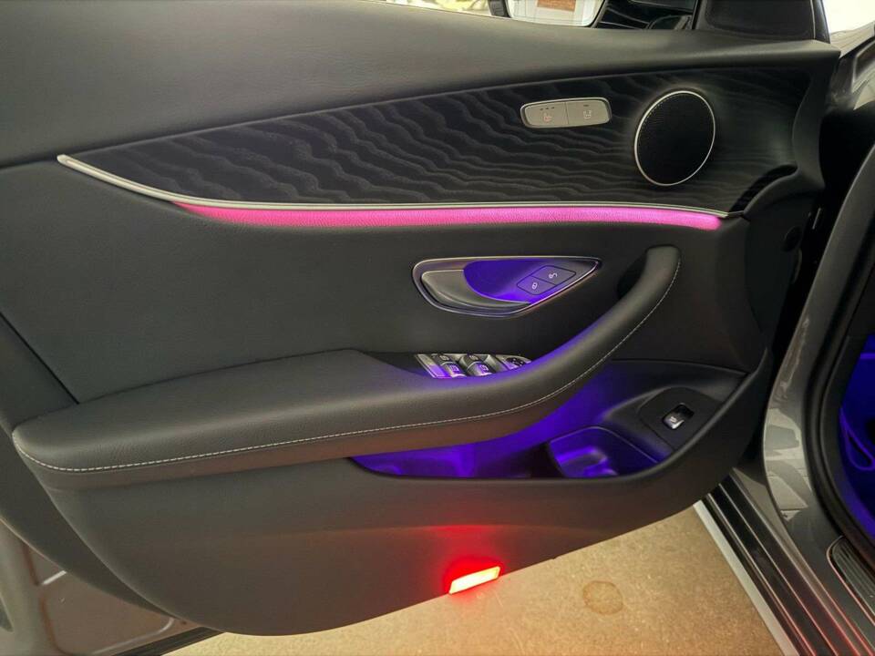 Image 27/32 of Mercedes-Benz E 200 d (2020)