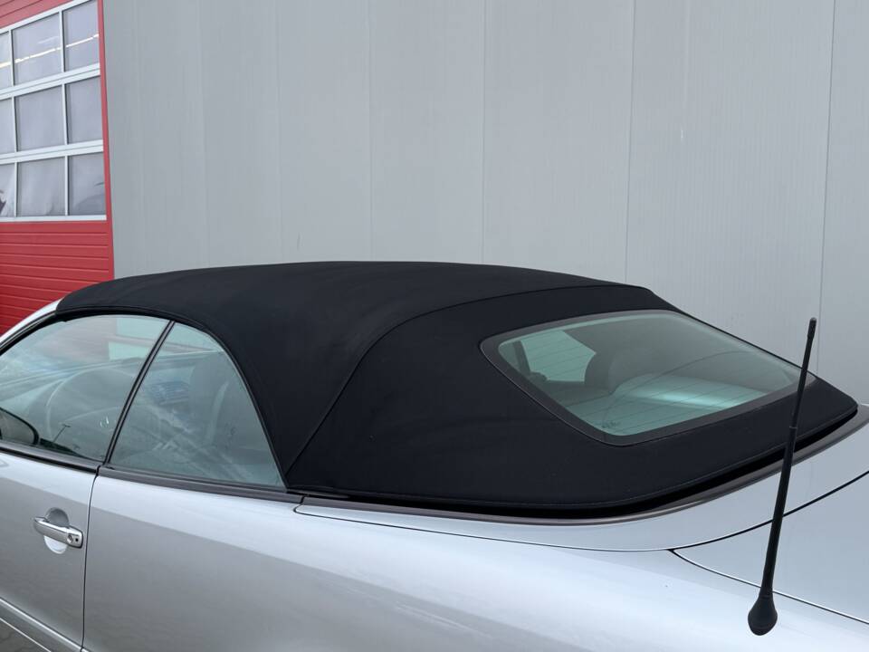 Image 34/50 of Mercedes-Benz CLK 230 Kompressor (2001)