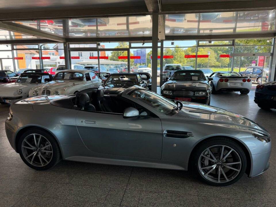 Image 37/43 of Aston Martin V8 Vantage S (2017)