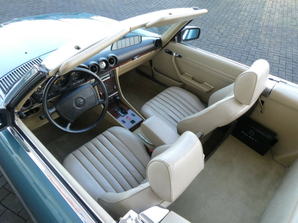 Image 12/30 of Mercedes-Benz 560 SL (1986)