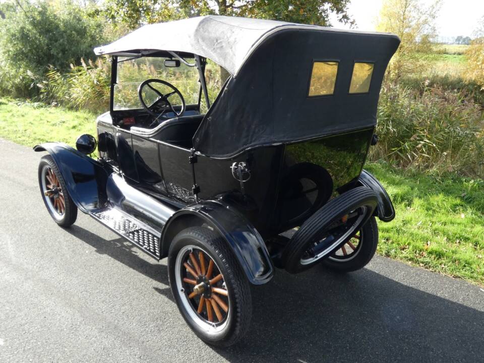 Image 20/41 of Ford Model T Touring (1925)