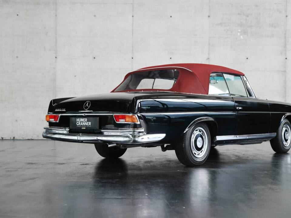 Image 16/50 of Mercedes-Benz 220 SE b (1962)