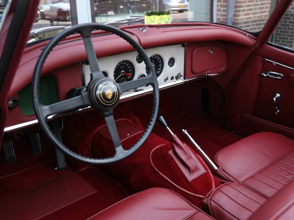 Image 50/50 de Jaguar XK 150 3.4 S OTS (1958)