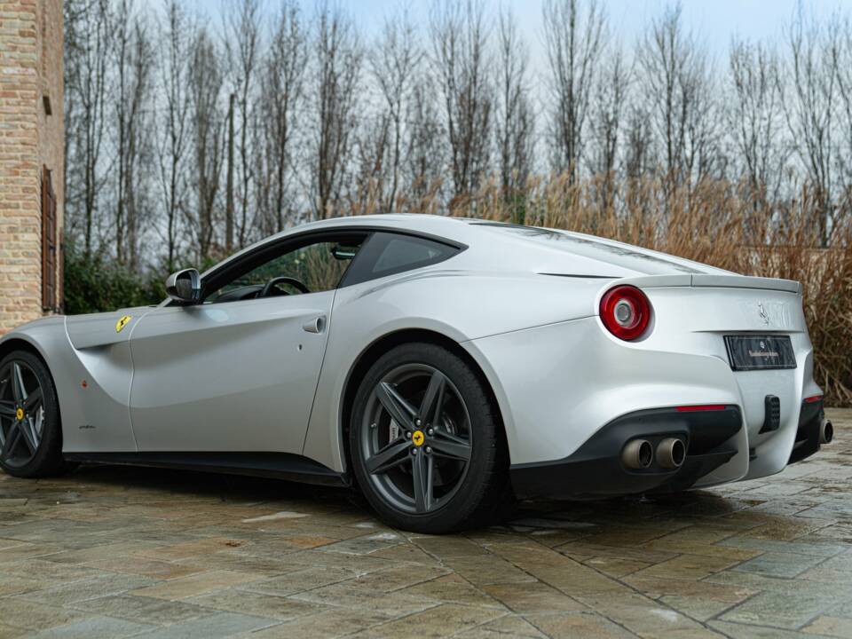 Image 6/50 of Ferrari F12berlinetta (2013)