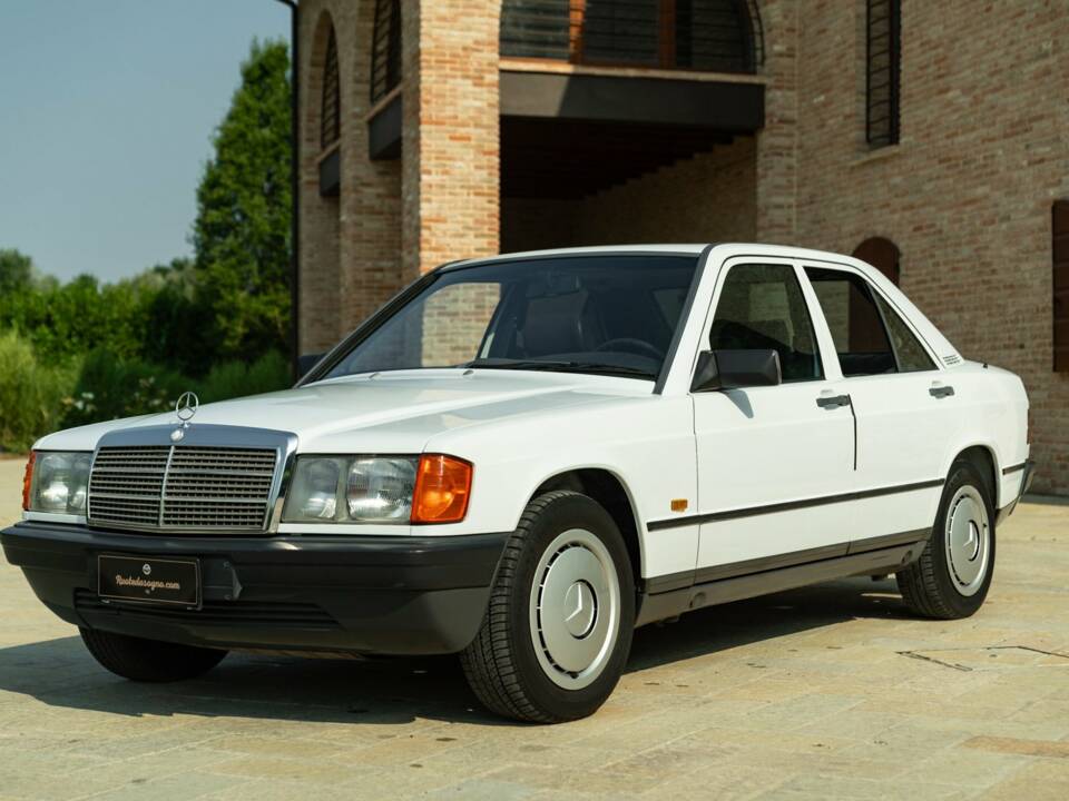 Image 1/45 of Mercedes-Benz 190 E (1987)