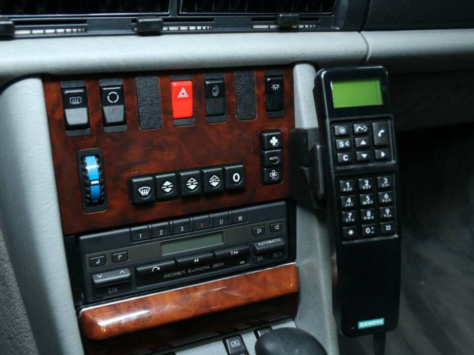 Image 15/30 of Mercedes-Benz 560 SEL (1989)