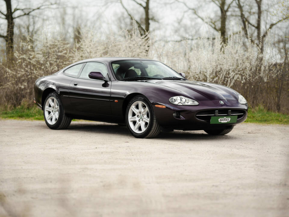Imagen 4/36 de Jaguar XK8 4.0 (1999)