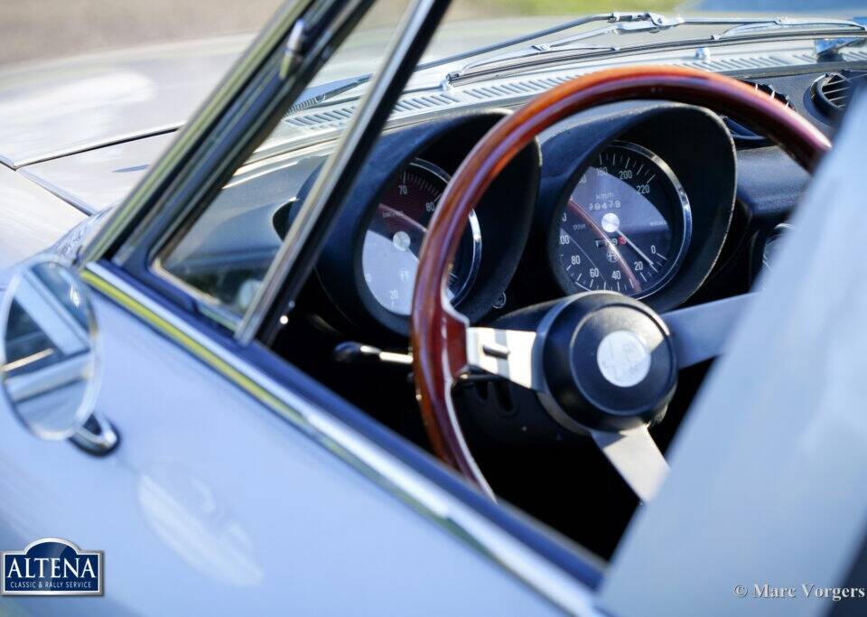 Image 19/60 of Alfa Romeo 2000 Spider Veloce (1973)