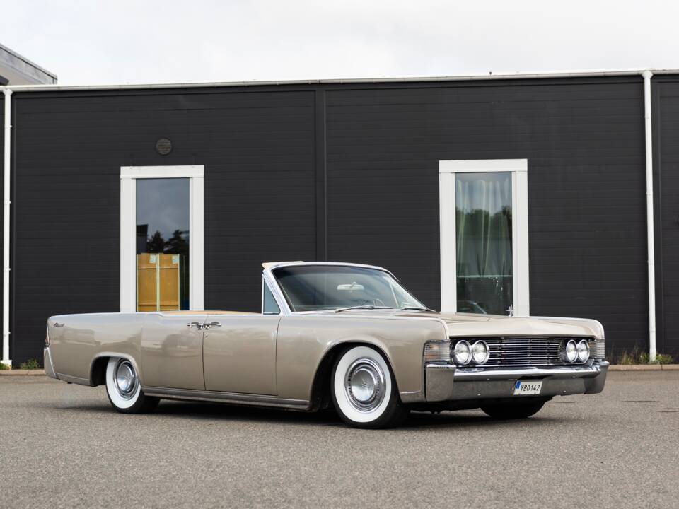 Bild 2/100 von Lincoln Continental Convertible (1965)