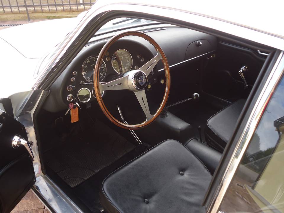 Image 8/31 of O.S.C.A. 1600 GT Zagato (1962)