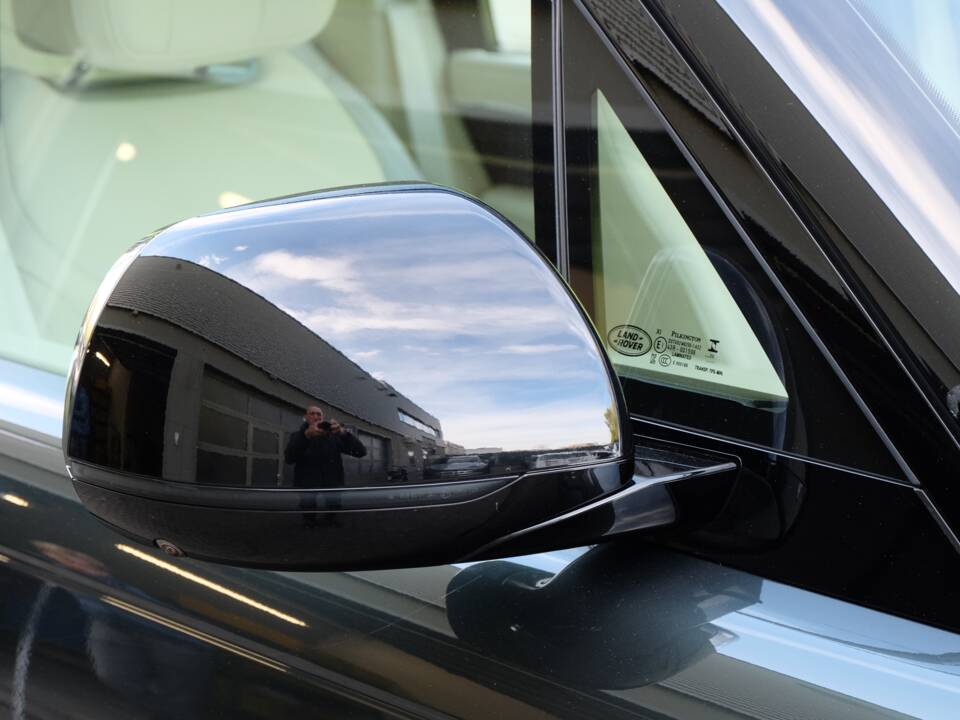Image 26/61 of Land Rover Range Rover D350 (2025)