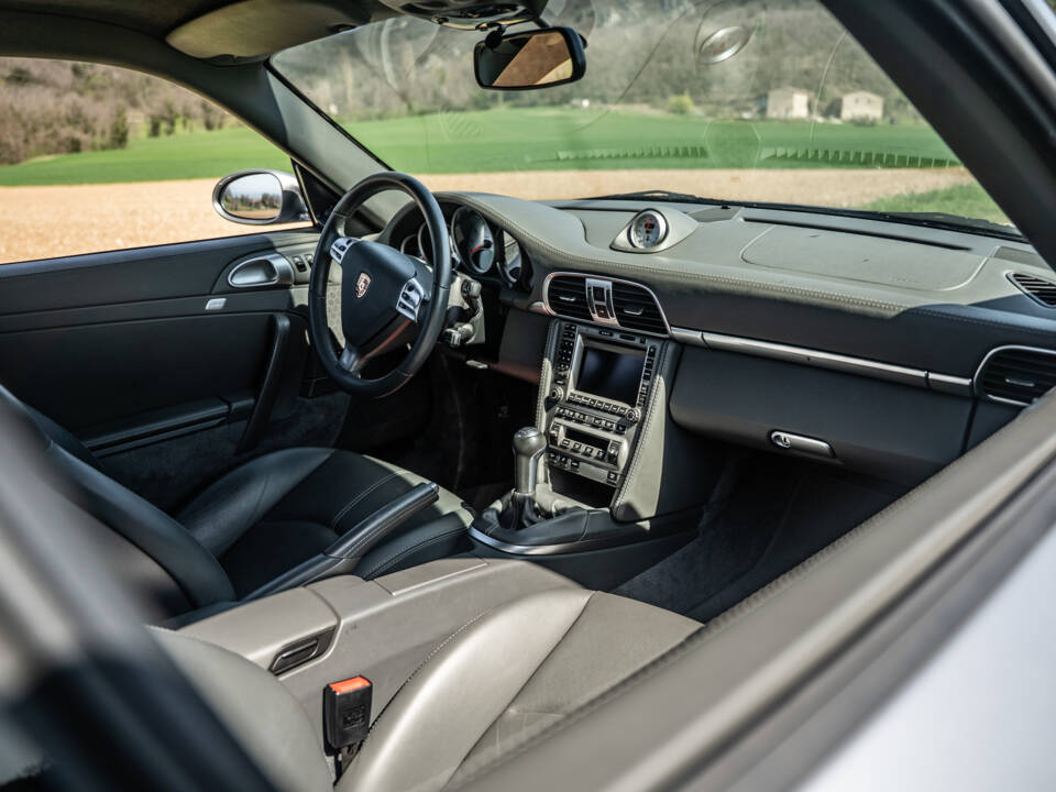 Image 8/12 of Porsche 911 Carrera 4S (2006)