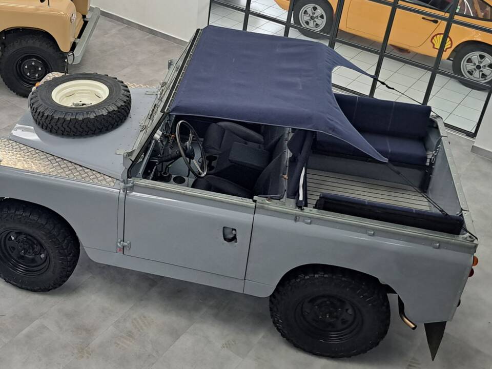 Image 2/25 of Land Rover 88 (1961)