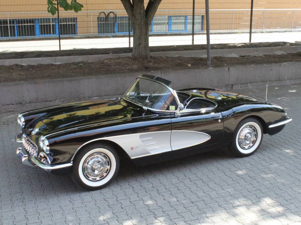 Image 3/18 of Chevrolet Corvette (1960)