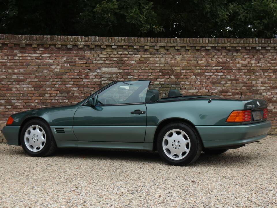 Image 18/50 of Mercedes-Benz 300 SL-24 (1992)