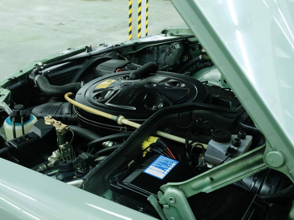 Bild 19/50 von Mercedes-Benz 300 SE (1986)