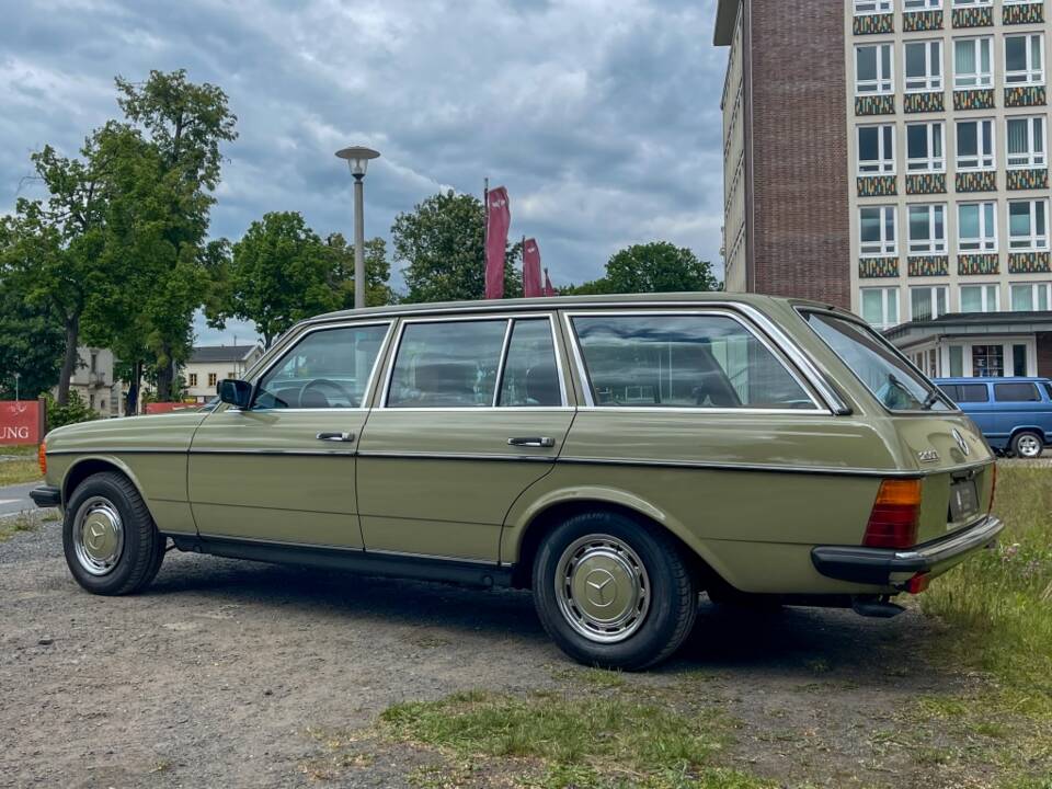 Image 4/34 of Mercedes-Benz 200 T (1983)