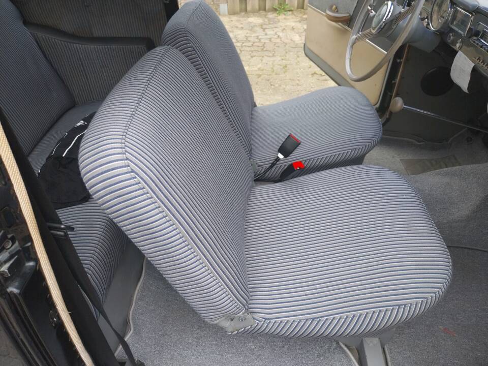 Image 10/18 of Volvo PV 444 (1954)