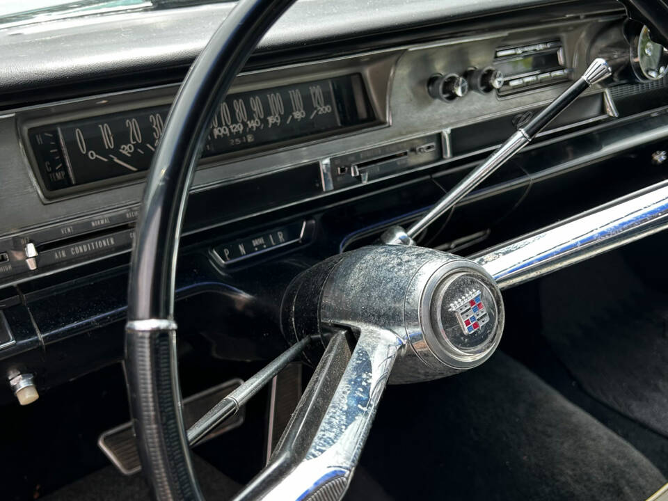 Image 8/11 of Cadillac 75 Fleetwood (1962)