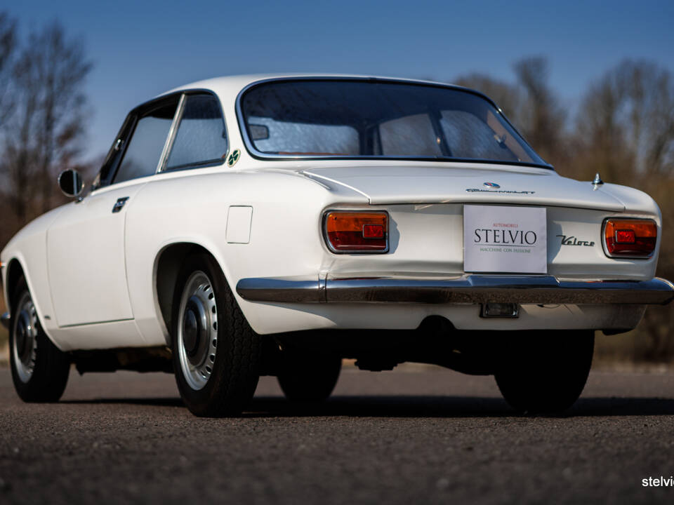 Bild 13/42 von Alfa Romeo Giulia 1600 Sprint GT Veloce (1967)