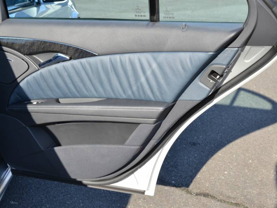 Imagen 10/100 de Mercedes-Benz E 55 AMG (2003)
