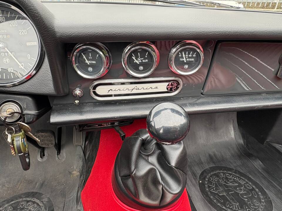 Imagen 11/32 de Alfa Romeo 1750 Spider (1970)