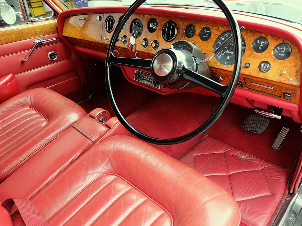 Image 28/48 of Bentley T 1 (1967)