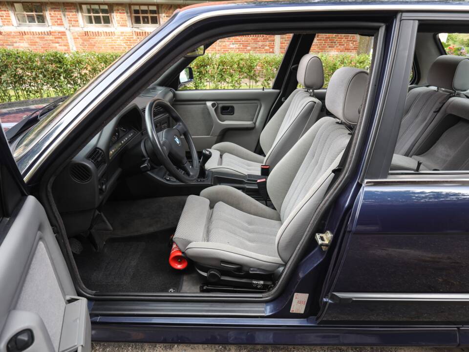 Image 10/82 of BMW 325ix (1989)