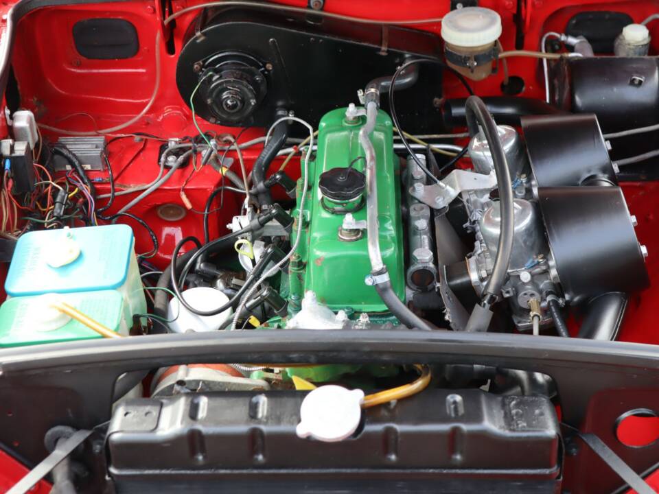 Image 4/50 of MG MGB GT (1974)