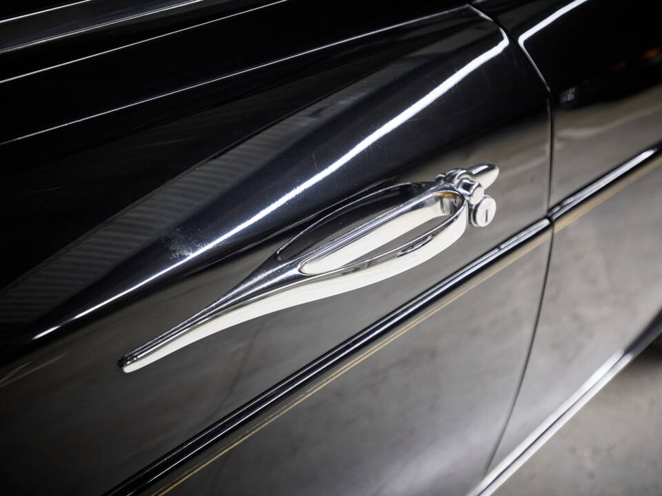 Image 25/99 of Rolls-Royce Corniche I (1979)