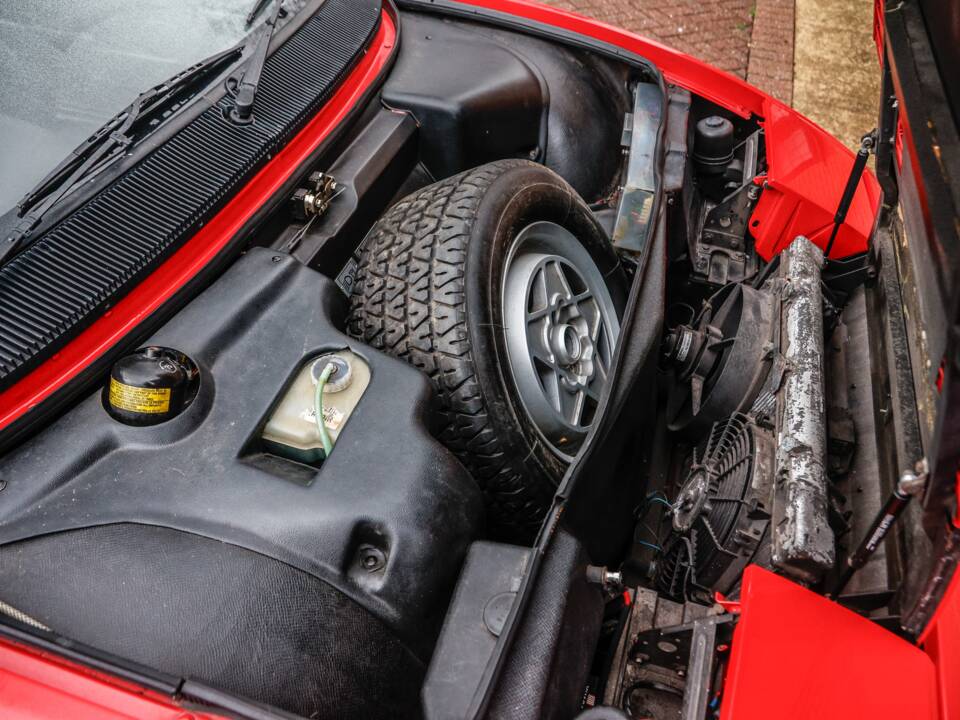 Image 39/42 of Ferrari Mondial T (1990)