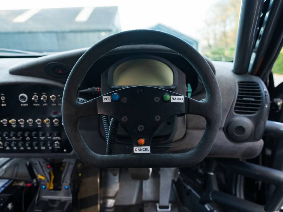 Image 11/14 of Porsche 911 GT2 RSR (2000)