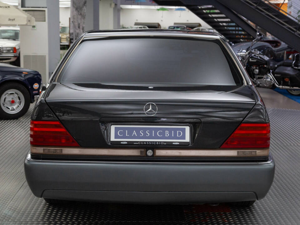 Afbeelding 6/35 van Mercedes-Benz 300 SEL (1991)
