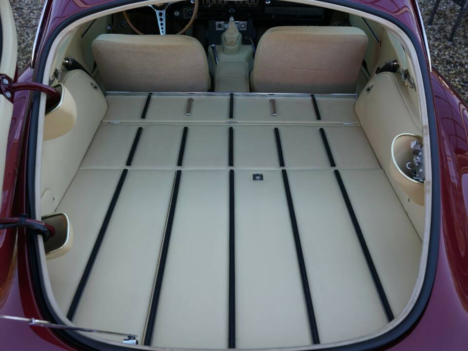 Image 48/50 de Jaguar E-Type (1968)