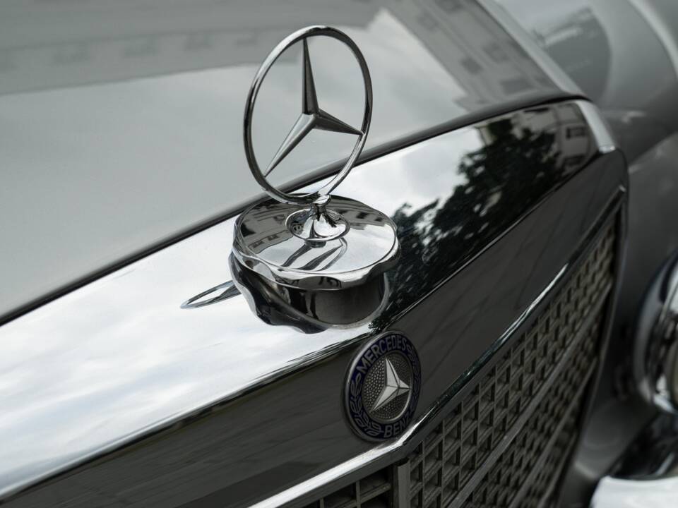 Image 37/95 of Mercedes-Benz 280 SE 3,5 (1970)
