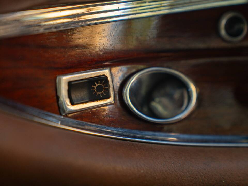 Image 49/50 of Mercedes-Benz 220 SE b (1964)