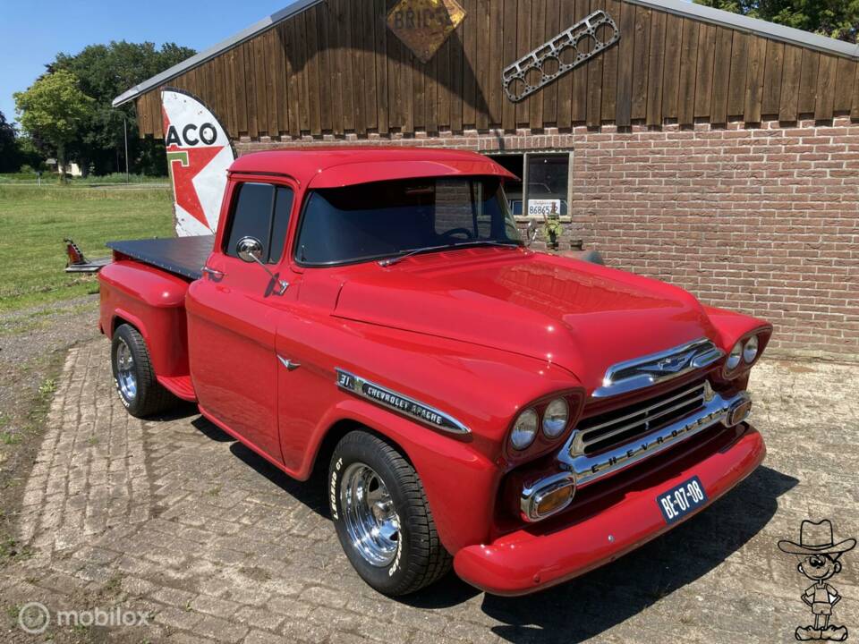 Image 2/45 of Chevrolet Apache Stepside (1959)