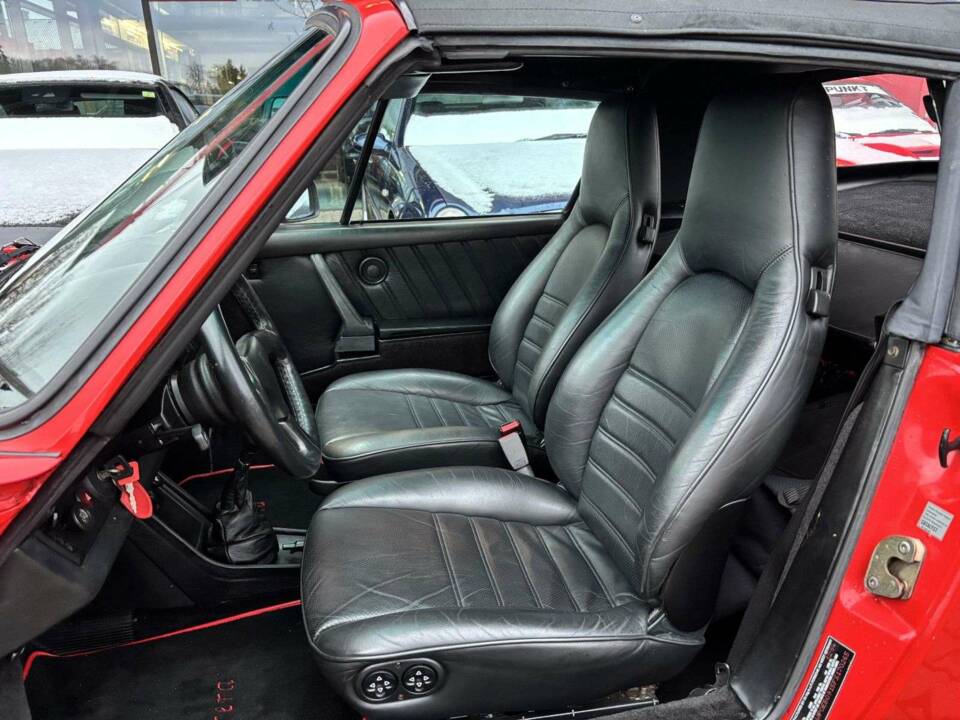 Image 16/20 de Porsche 911 Carrera 3.2 (1985)