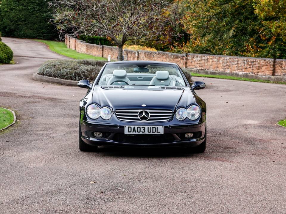 Image 25/41 of Mercedes-Benz SL 55 AMG (2003)