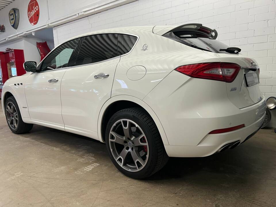Immagine 13/17 di Maserati Levante S (2017)