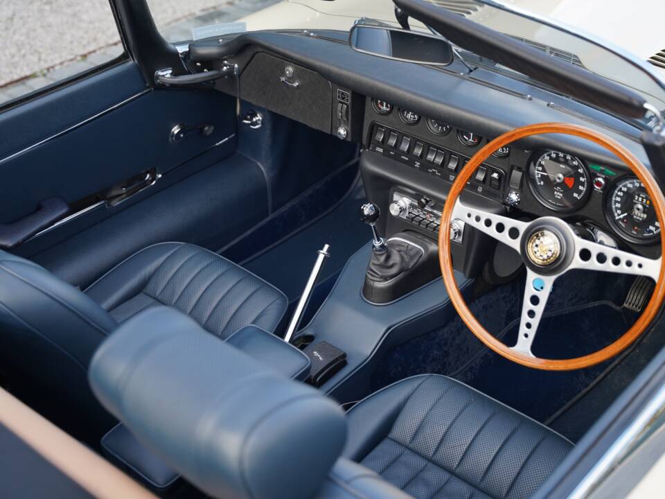 Imagen 12/50 de Jaguar E-Type (1969)