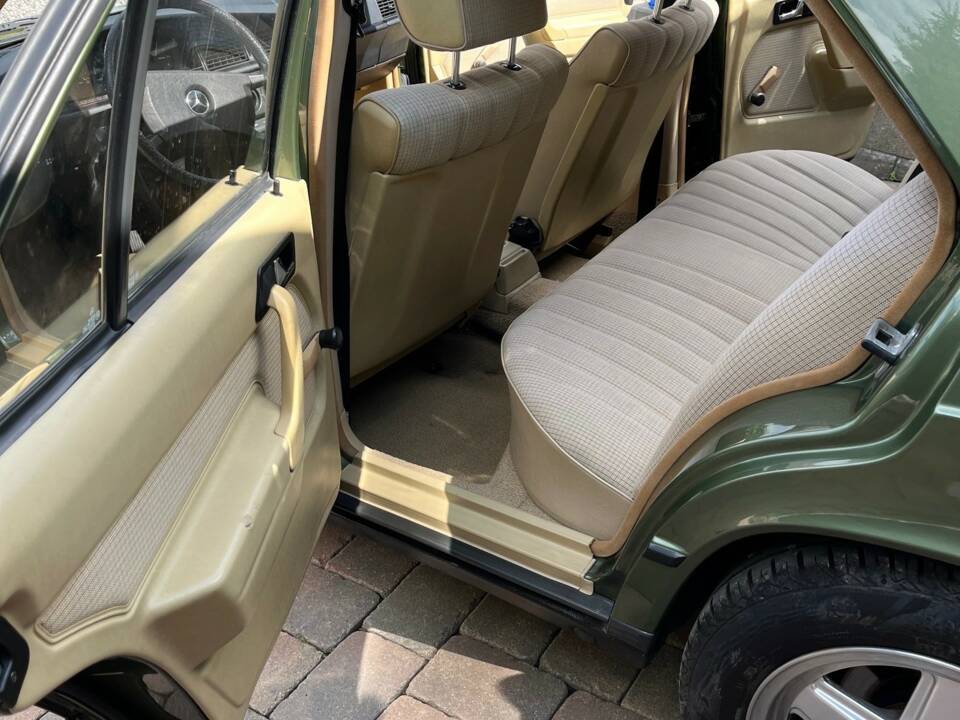 Image 13/18 of Mercedes-Benz 190 D 2.5 (1986)