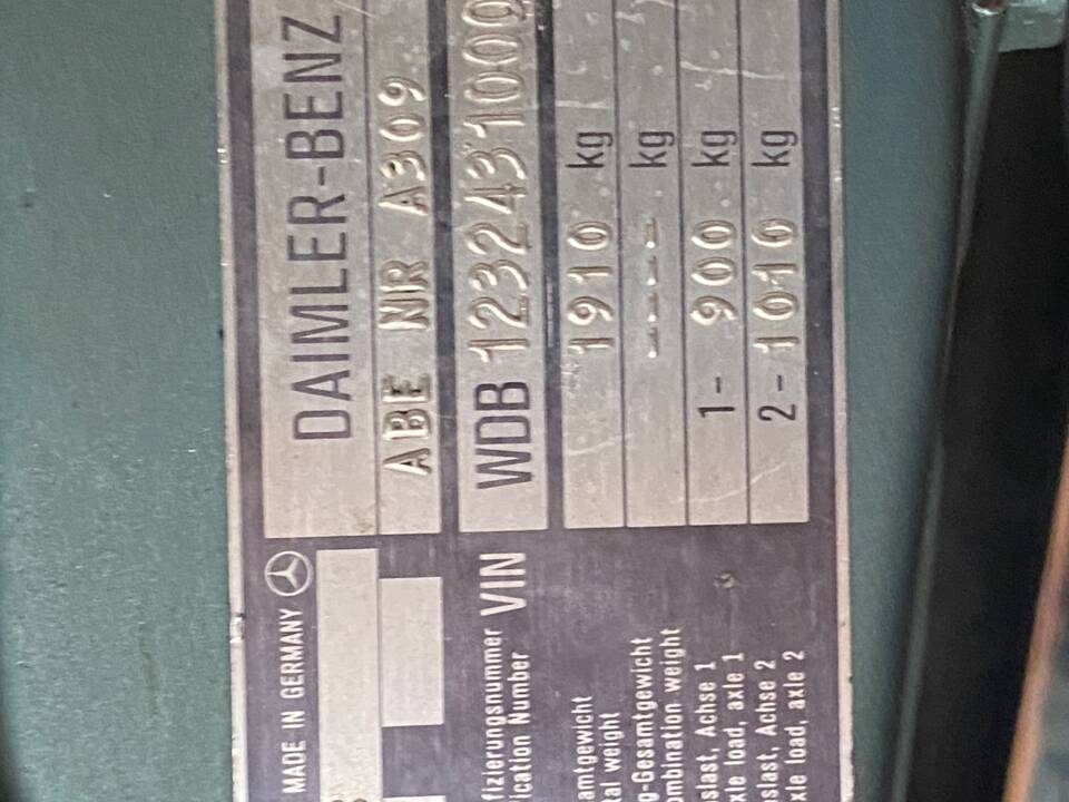 Image 61/66 of Mercedes-Benz 230 CE (1981)