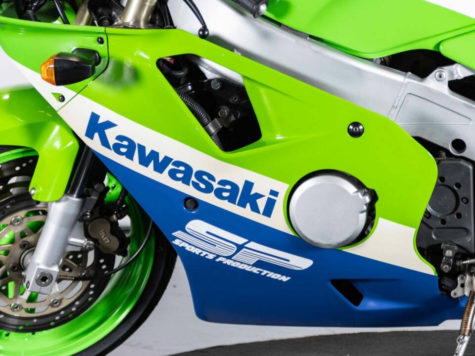 Image 22/40 of Kawasaki ZX-R 400 (1991)