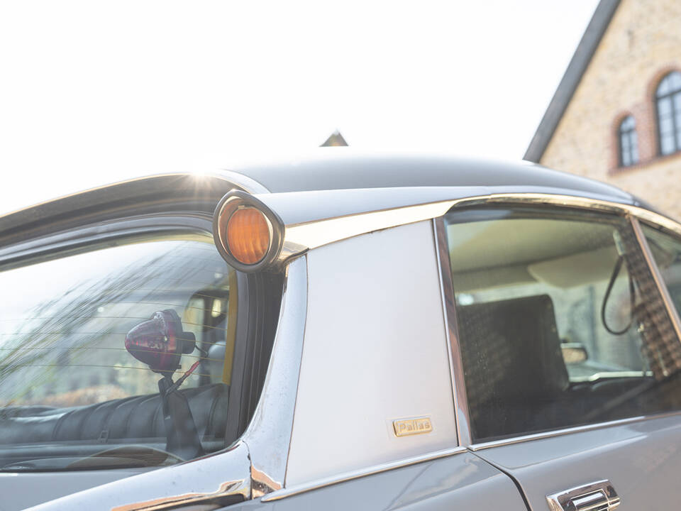 Image 23/53 of Citroën DS 23 Pallas (1972)