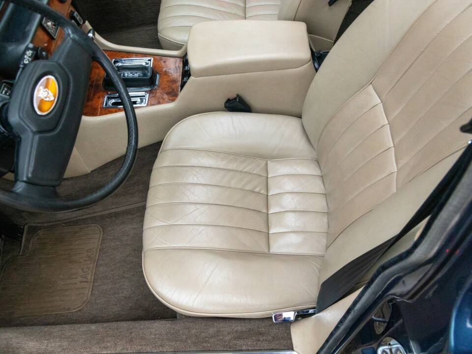 Image 42/50 of Jaguar XJ 12 (1987)