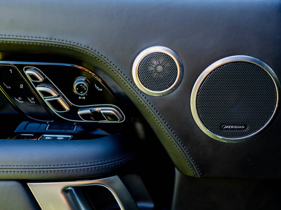 Image 45/49 of Land Rover Range Rover V8 Armoured (2022)