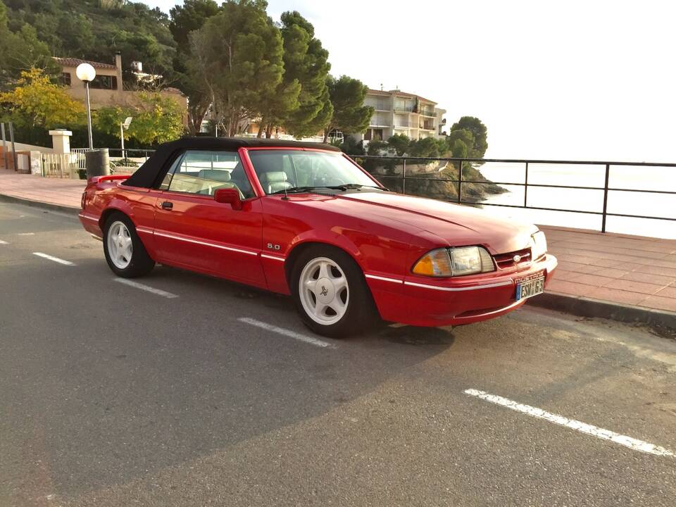 Image 1/24 of Ford Mustang LX "Summer Edition" (1992)