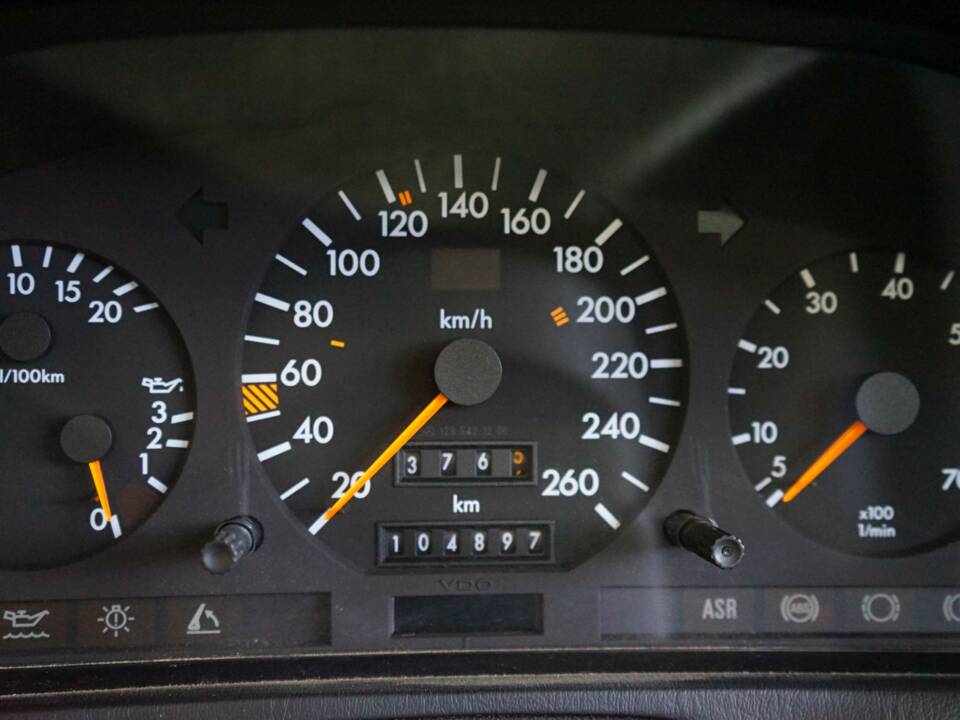 Image 27/38 of Mercedes-Benz 500 SL (1991)